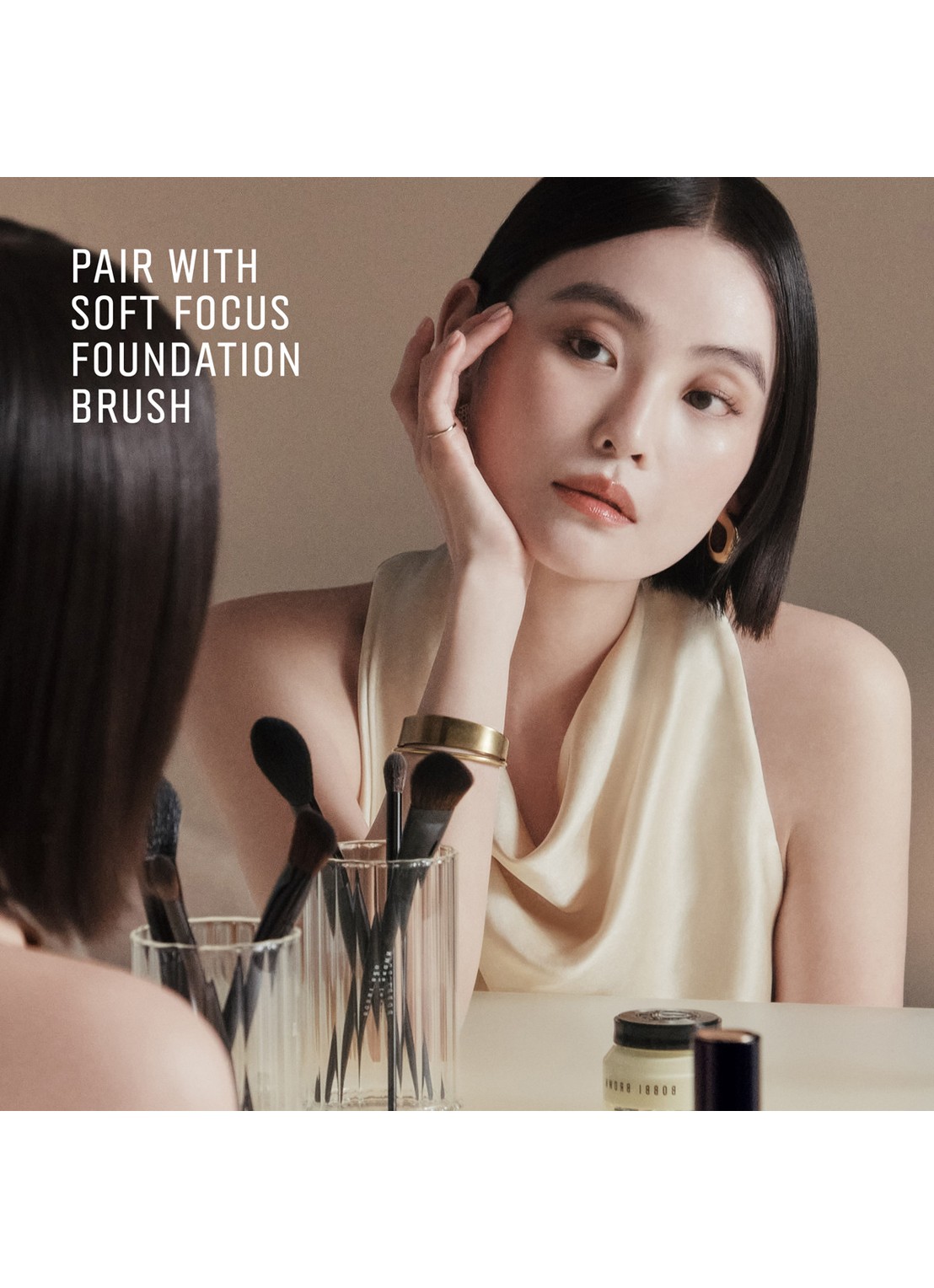 Bobbi Brown Serum Silk Foundation - detail 2 warm porcelain