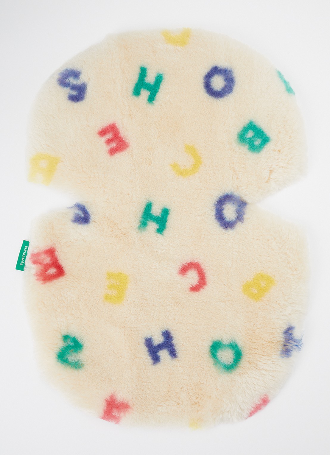 BOBO CHOSES Letterland Snuggler schapenvacht 70 x 50 cm - voorkant 2 gebroken wit