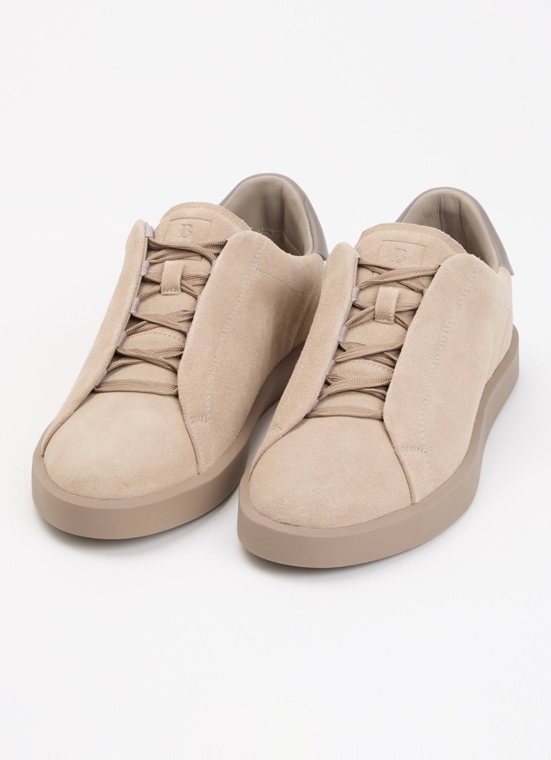 Boggi Milano Essence sneaker van suède met logo - detail zand