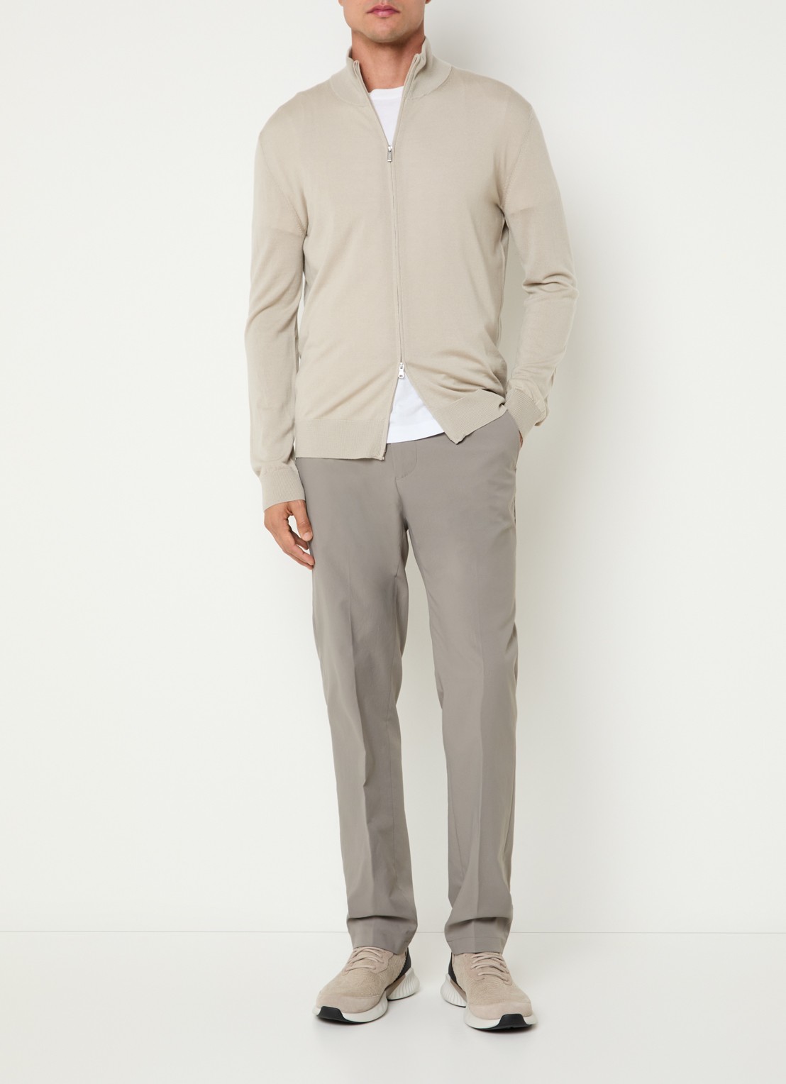 Boggi Milano Fijngebreid vest van wol met opstaande kraag - voorkant 4 beige