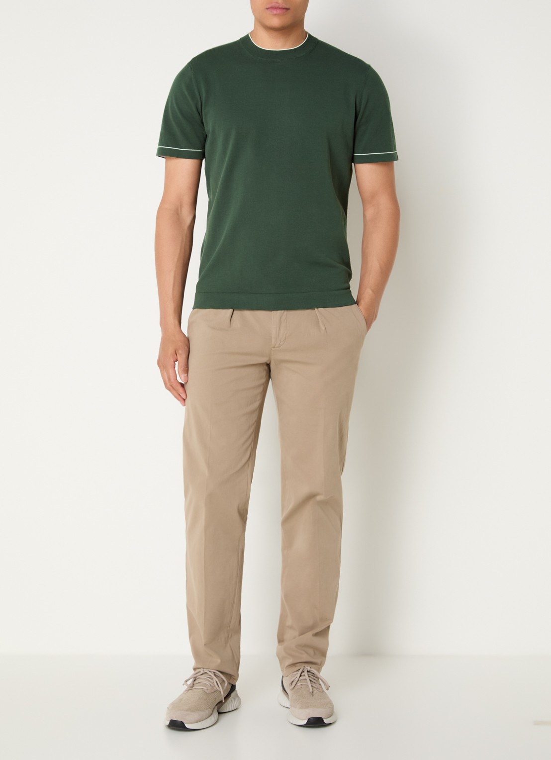 Boggi Milano Fijngebreide pullover met ronde hals - voorkant 2 legergroen