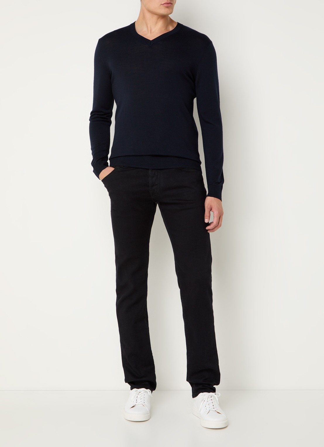 Boggi Milano Fijngebreide pullover van wol met V-hals - voorkant 2 donkerblauw