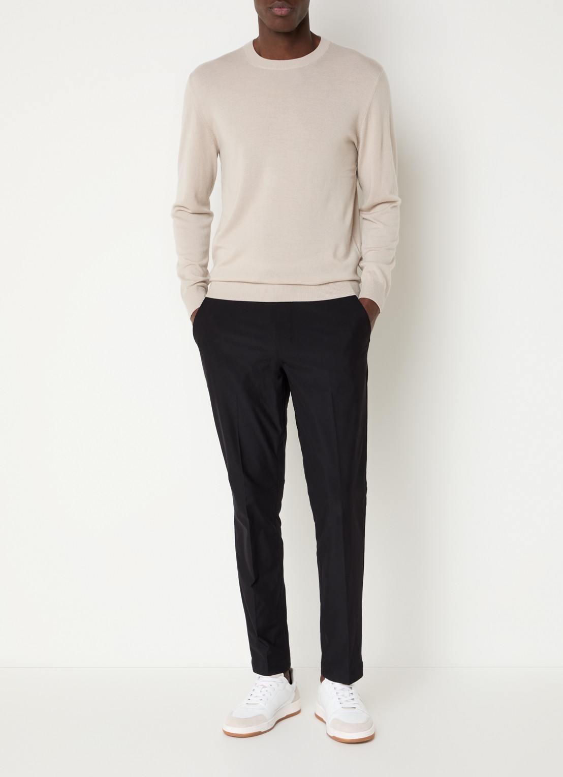 Boggi Milano Fijngebreide pullover van wol - voorkant 4 beige