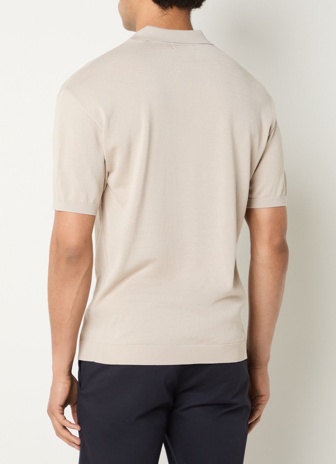 Boggi Milano Fijngebreide regular fit polo in zijdeblend - achterkant beige
