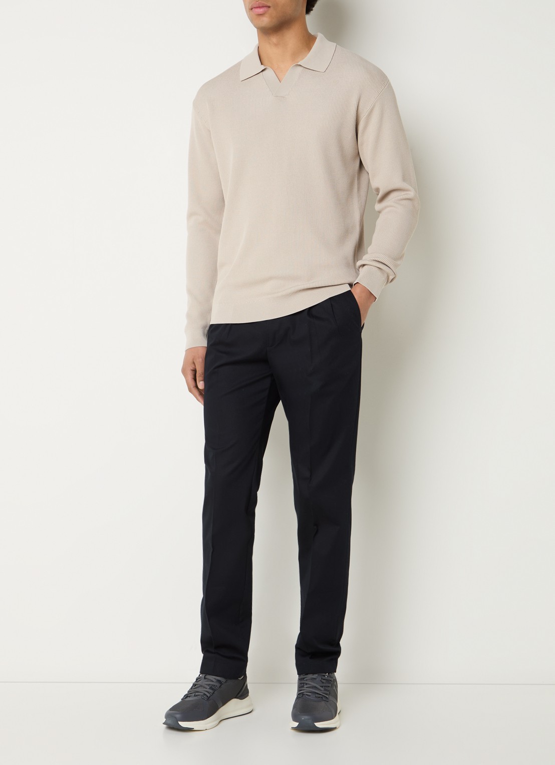 Boggi Milano Fijngebreide trui in zijdeblend met polokraag - voorkant 2 beige