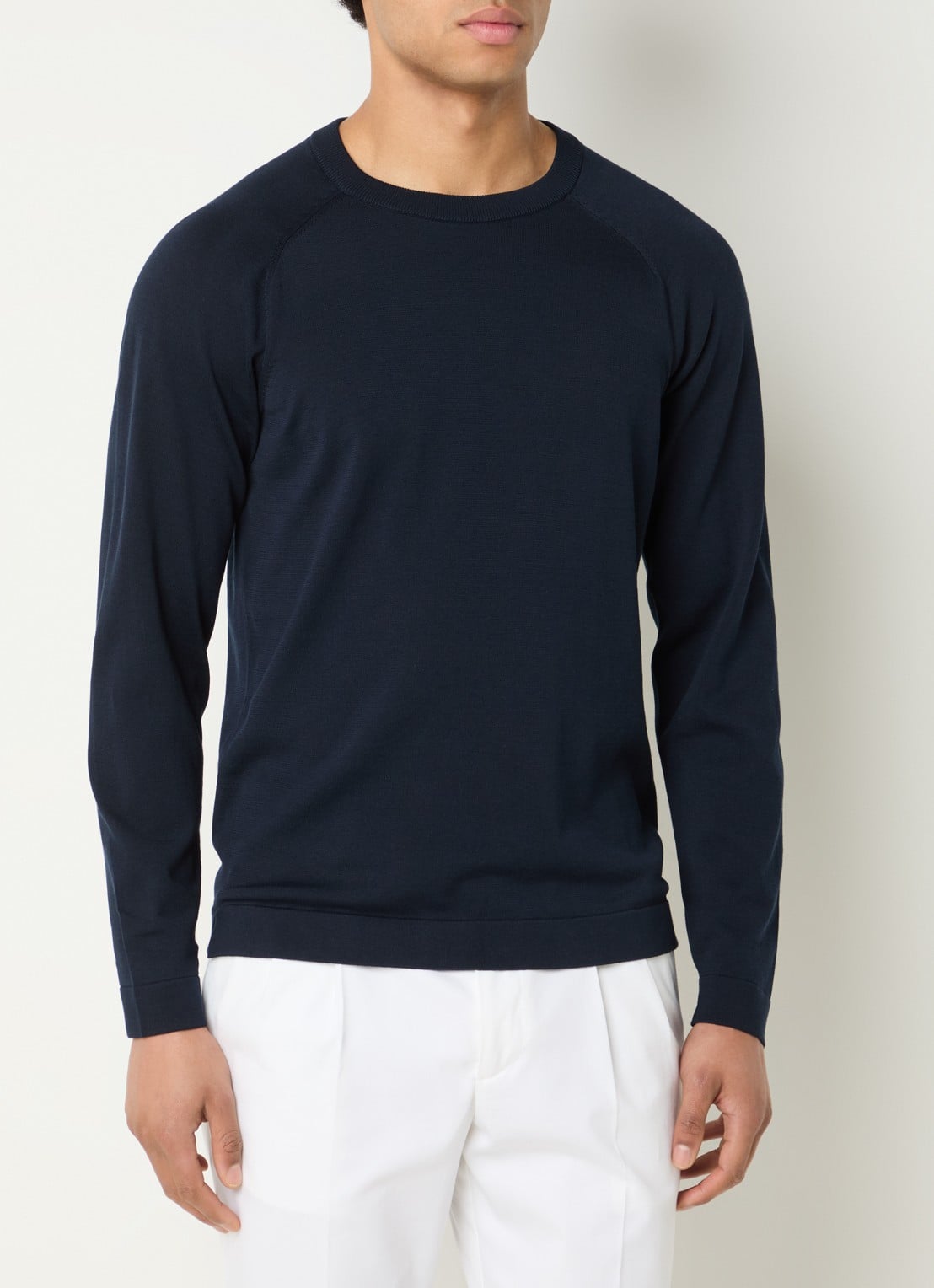 Boggi Milano Fijngebreide trui in zijdeblend met ronde hals - detail 4 donkerblauw