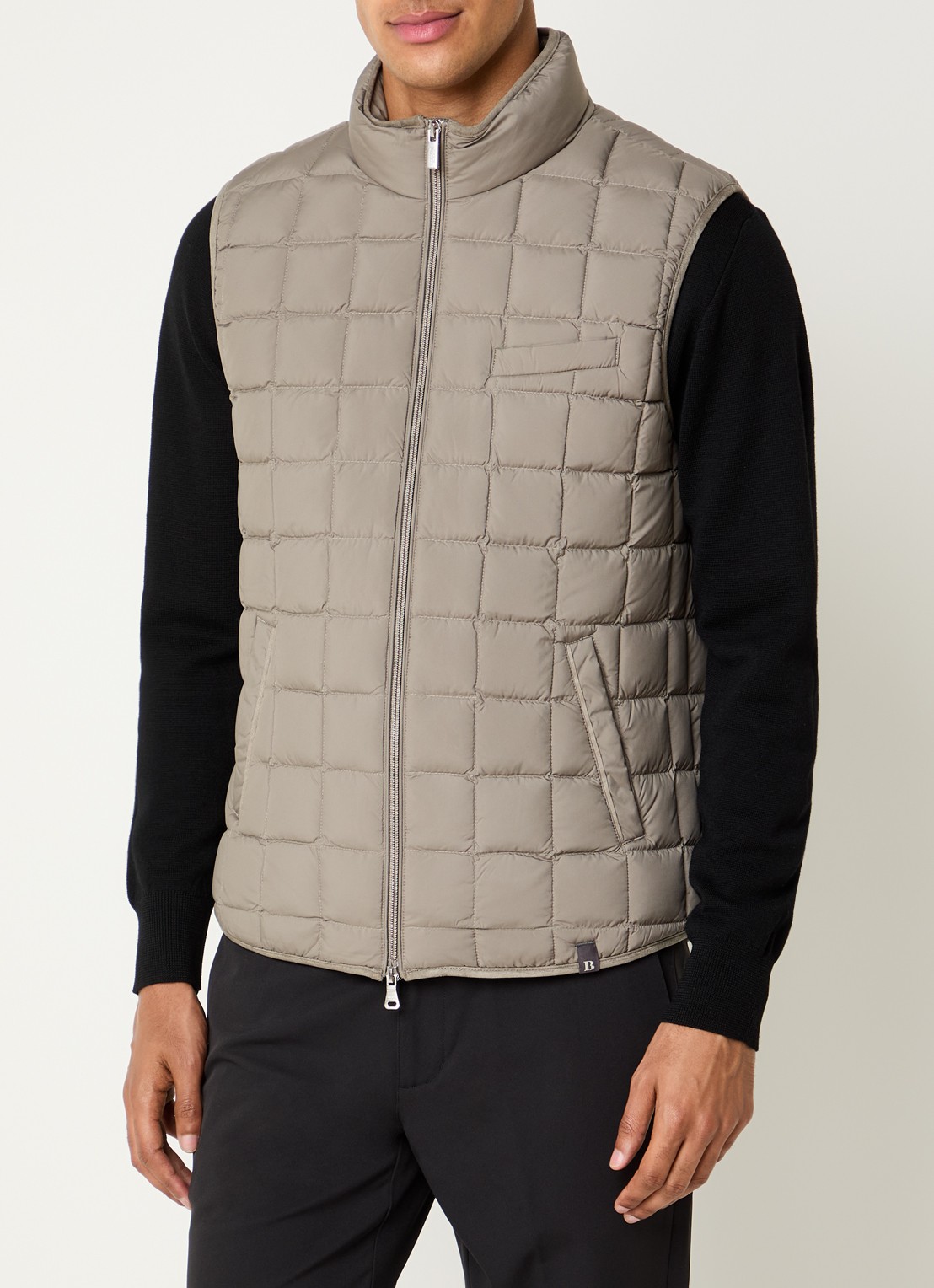 Boggi Milano Gewatteerde bodywarmer met donsvulling en waterafstotende coating - detail taupe