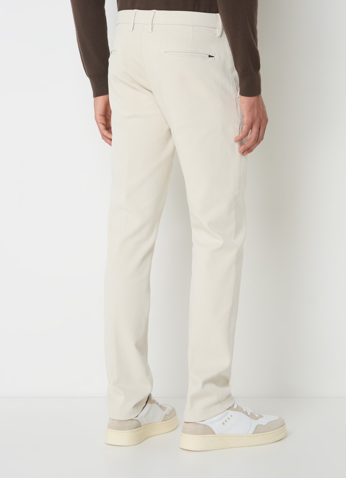 Boggi Milano Slim fit chino met steekzakken - achterkant 5 gebroken wit