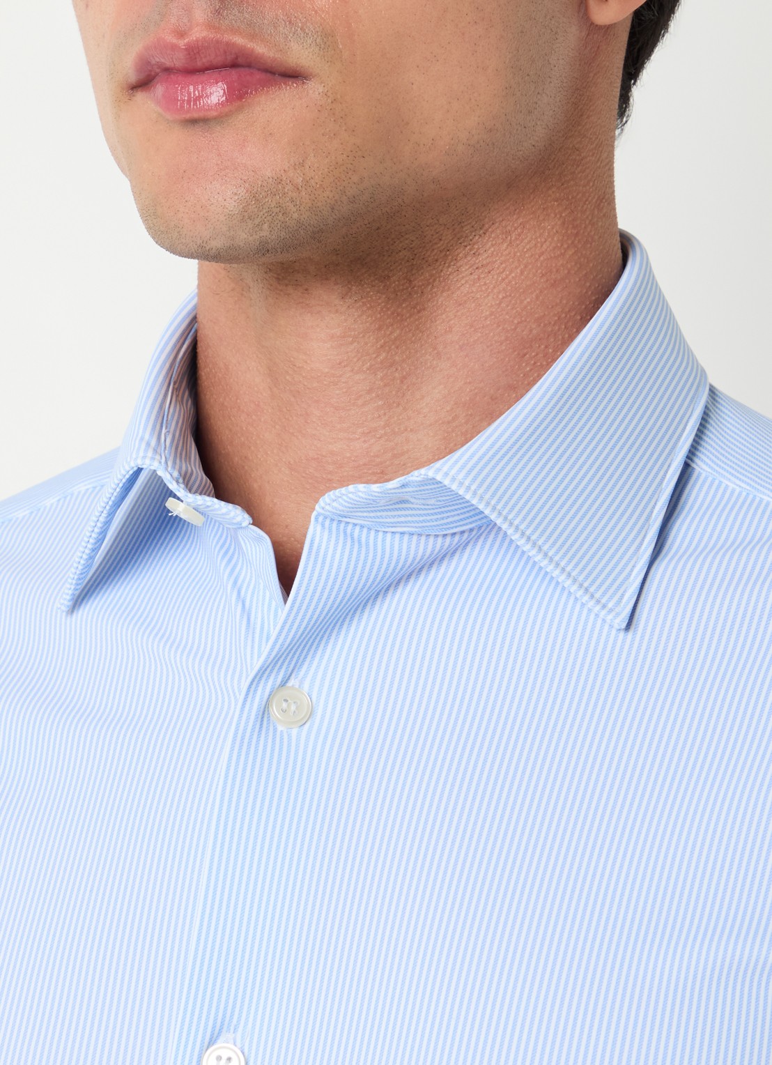 Boggi Milano Slim fit strijkvrij overhemd met wide spread kraag en streepdessin - detail 5 lichtblauw