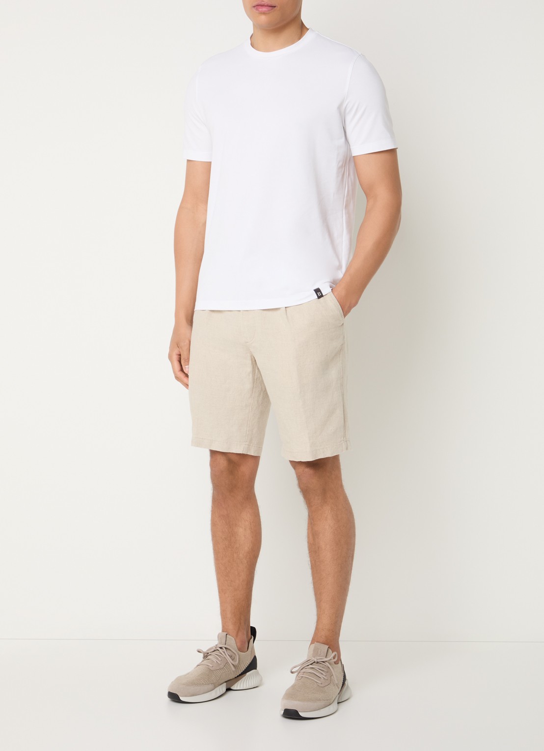 Boggi Milano Straight fit korte broek van linnen met steekzakken - voorkant 4 beige