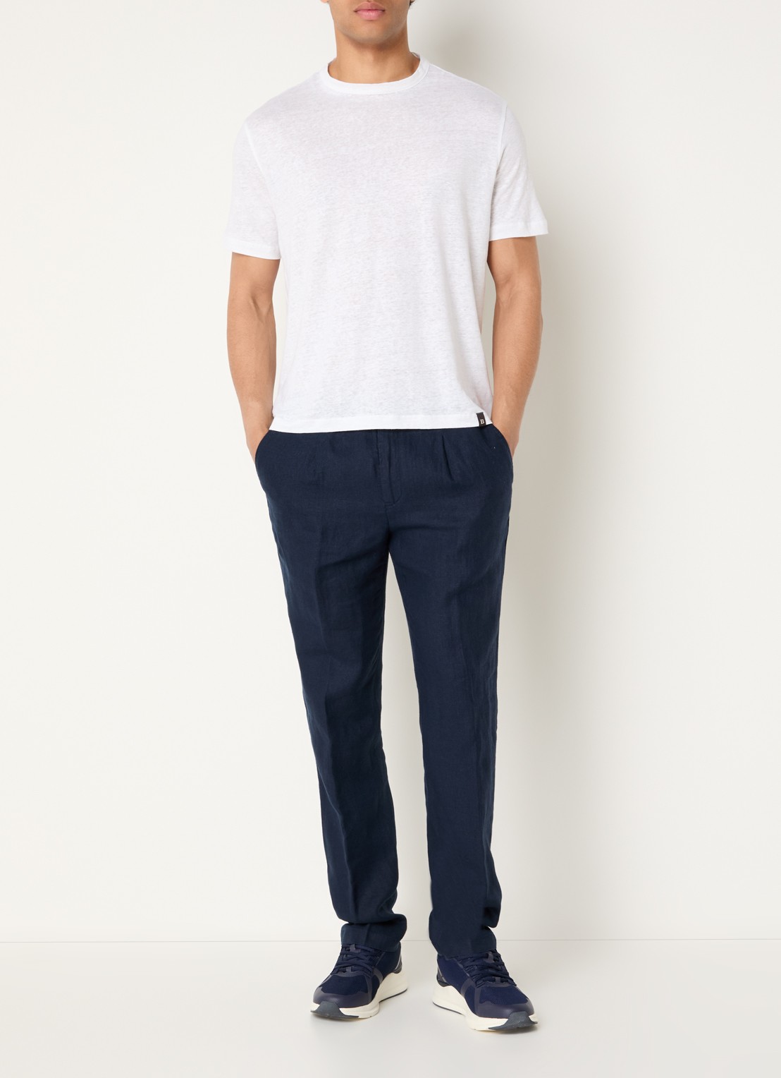 Boggi Milano T-shirt in linnenblend met ronde hals - voorkant 3 wit
