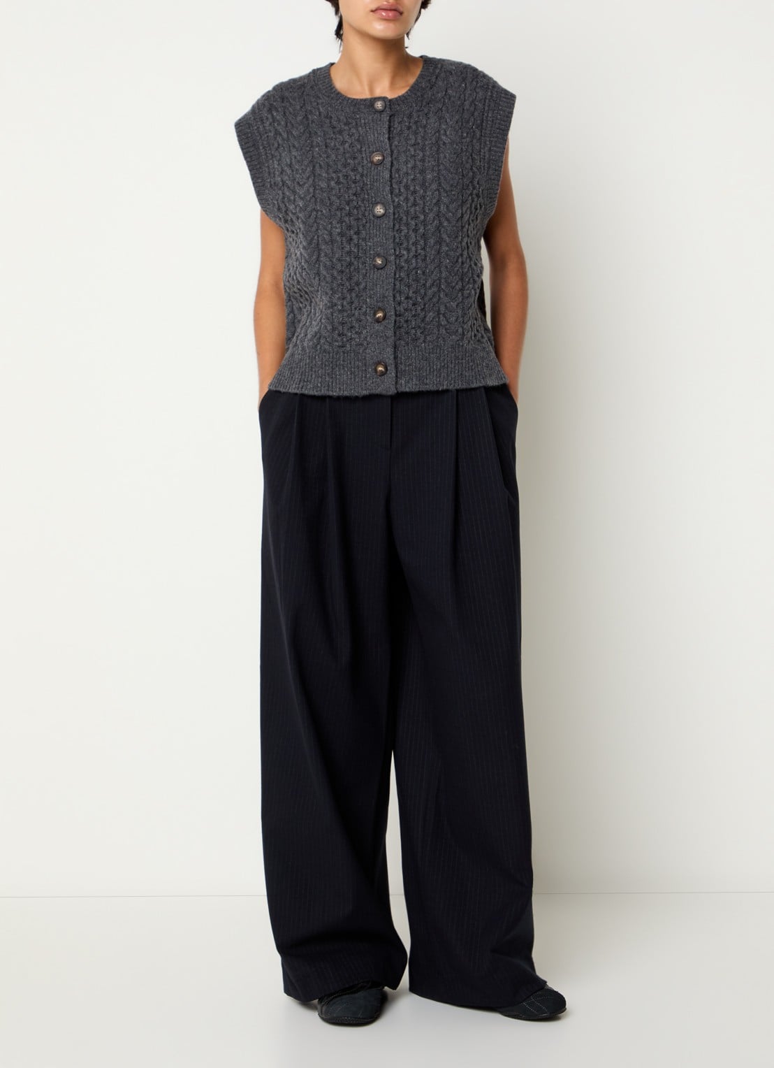 Boii Studios Alice kabelgebreide gilet in wolblend - voorkant 3 grijs