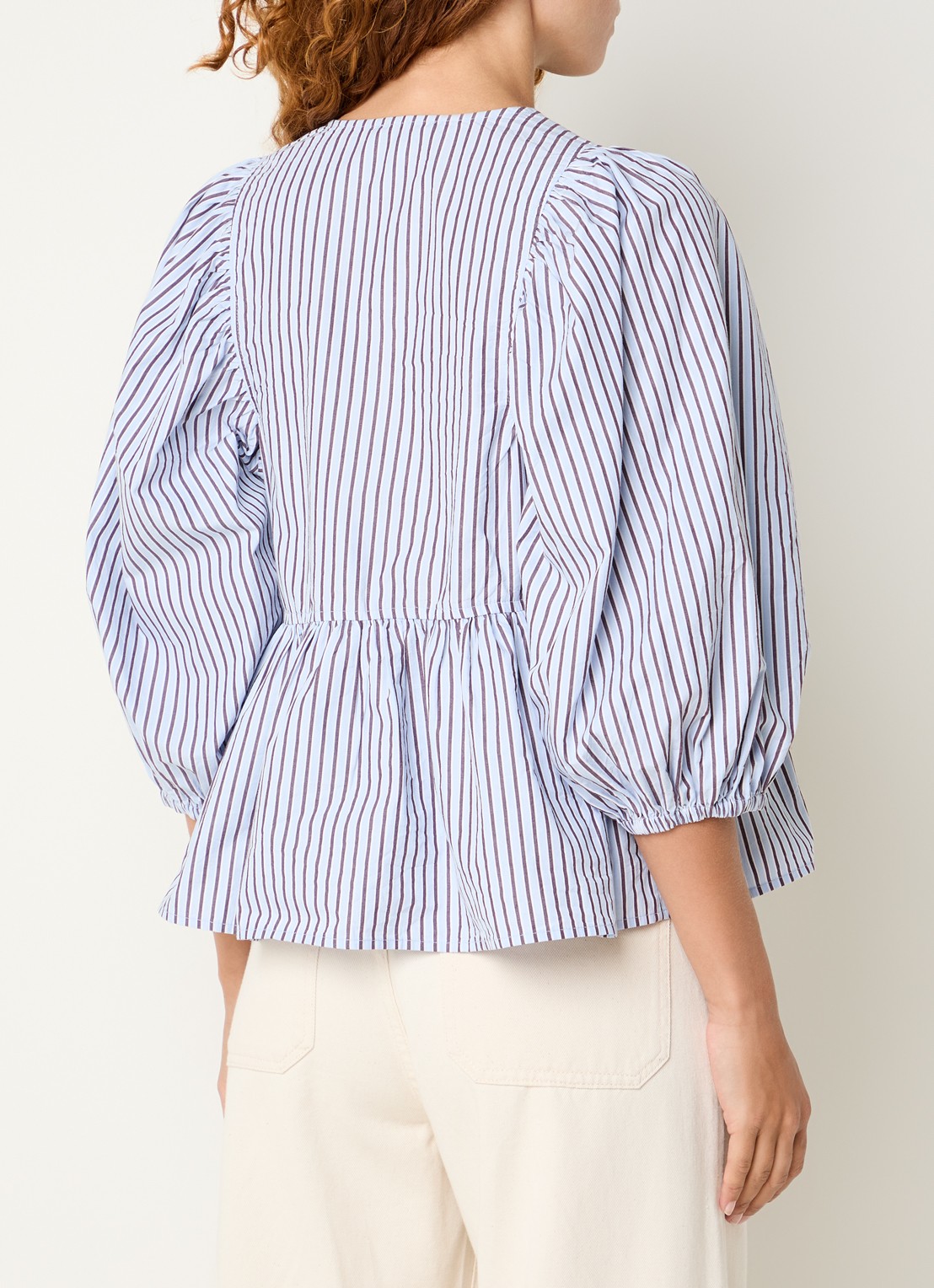 Boii Studios Blouse met cut-out detail en streepprint - achterkant blauwgrijs