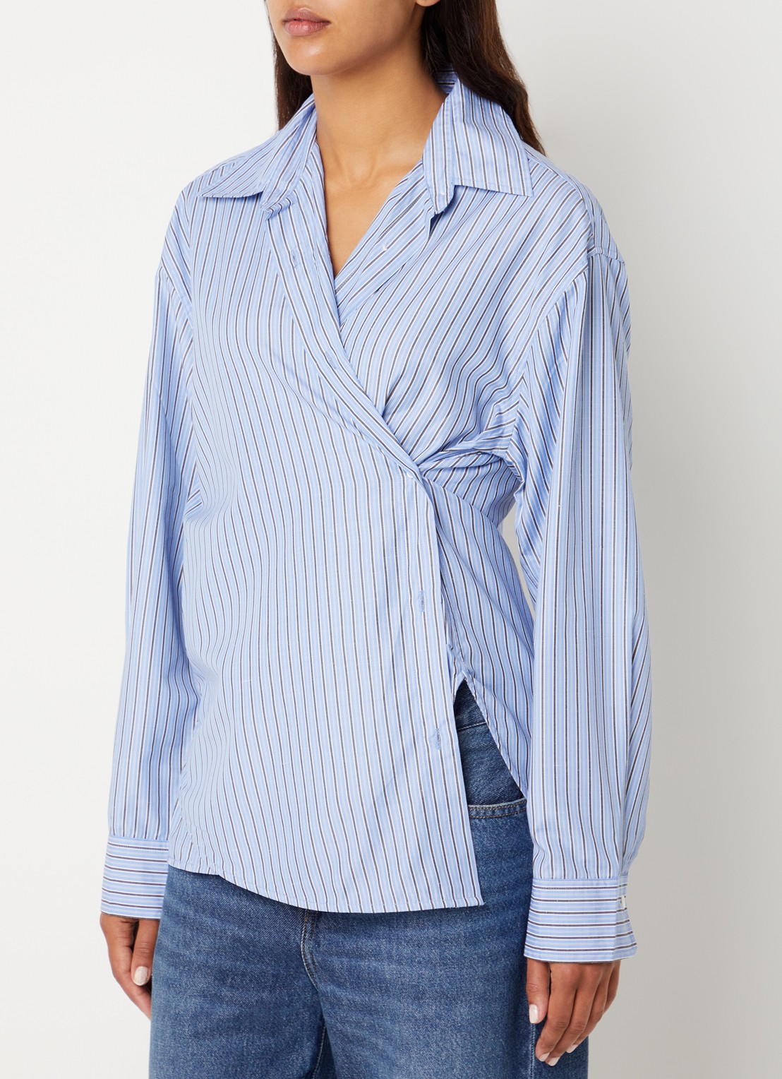 Boii Studios Diami blouse met overslag - detail 3 blauwgrijs