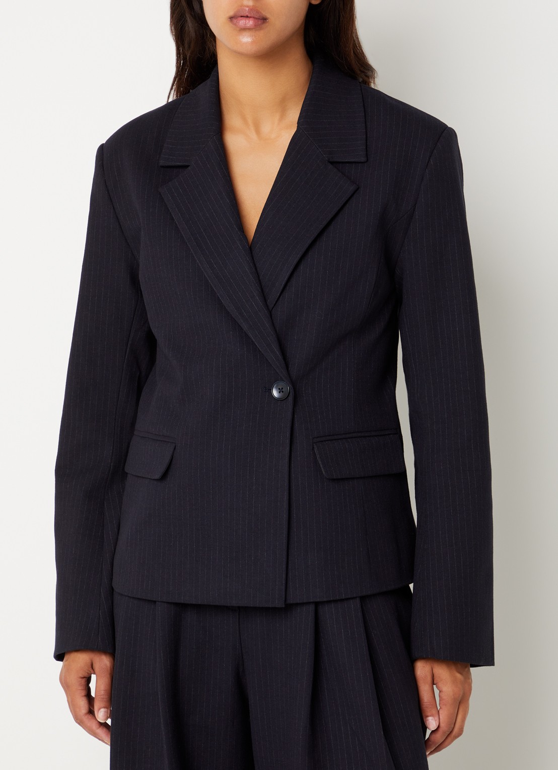 Boii Studios Evi blazer met klepzakken - detail donkerblauw