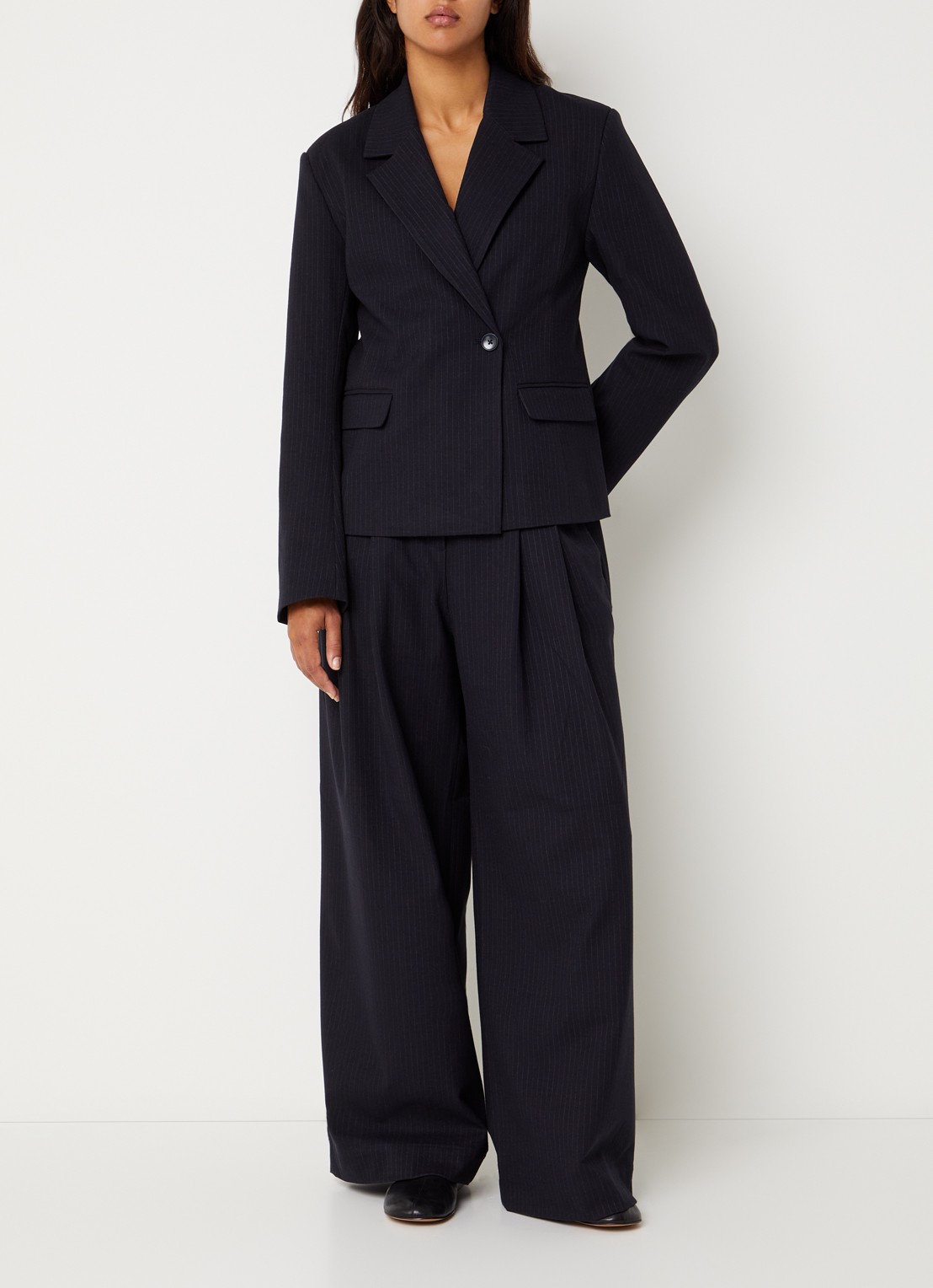 Boii Studios Evi blazer met klepzakken - voorkant 4 donkerblauw