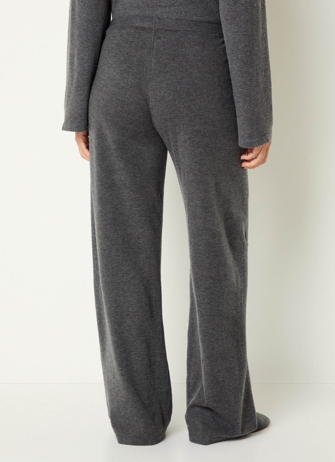 Boii Studios Geifa fijngebreide high waist straight fit broek - achterkant 3 antraciet