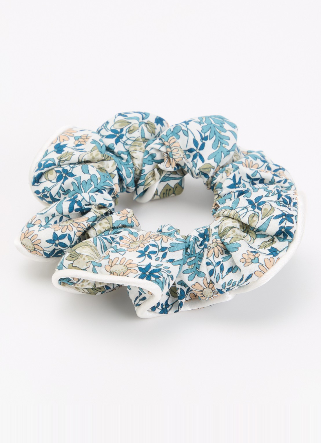 Bon Dep  Scrunchie met bloemenprint - voorkant wit