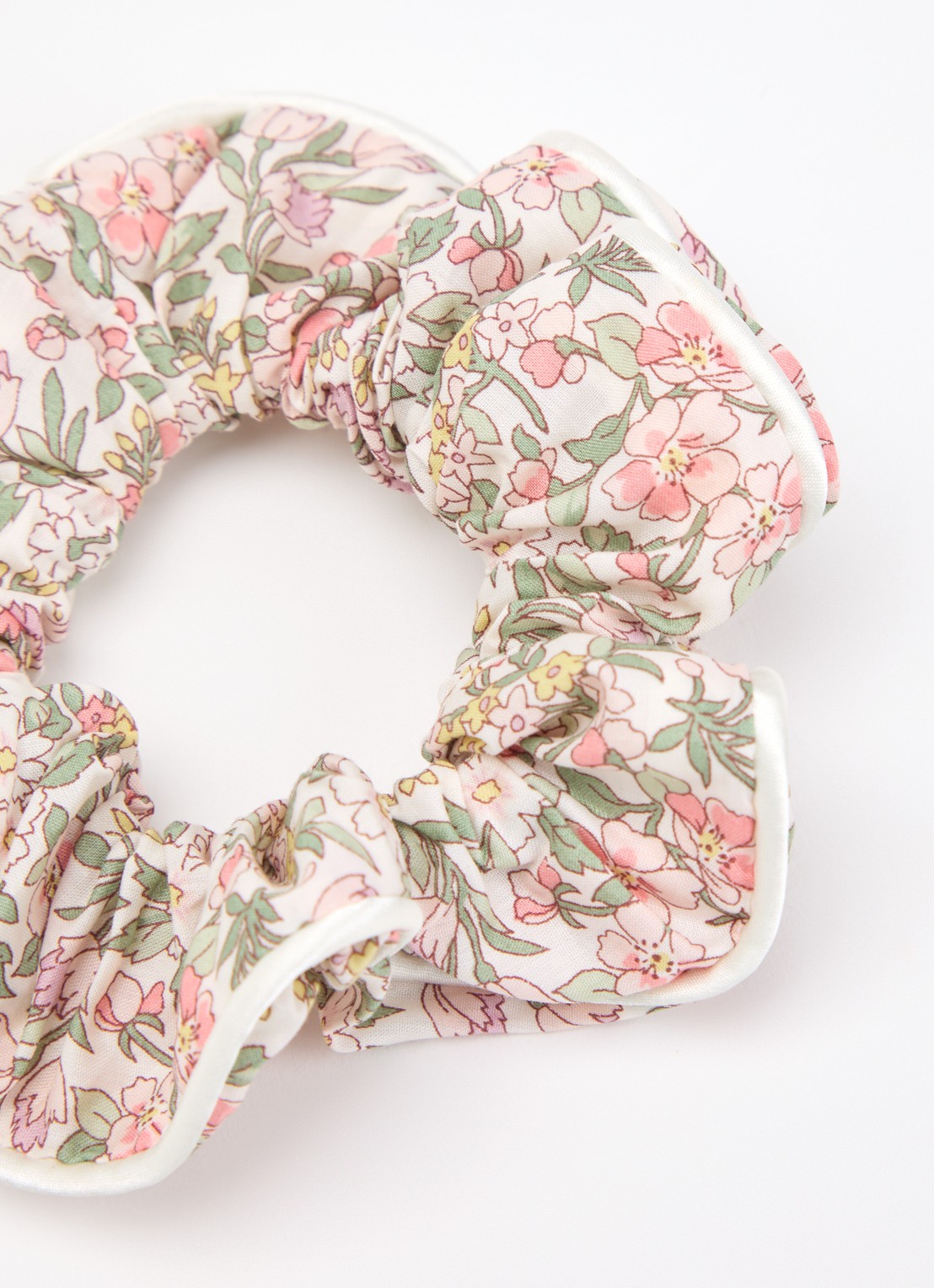 Bon Dep Scrunchie met bloemenprint  - detail roze