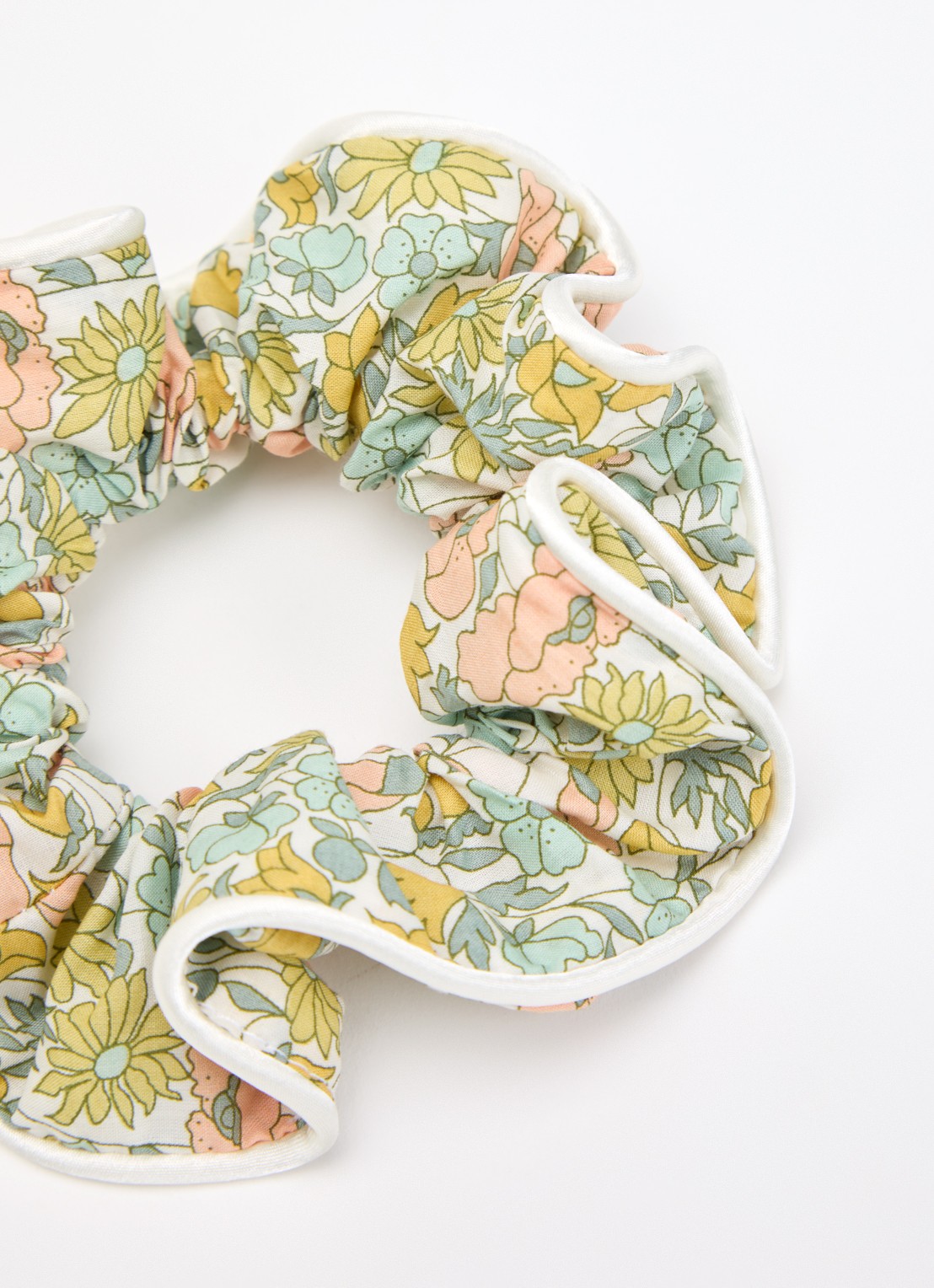 Bon Dep Scrunchie met bloemenprint  - detail groen
