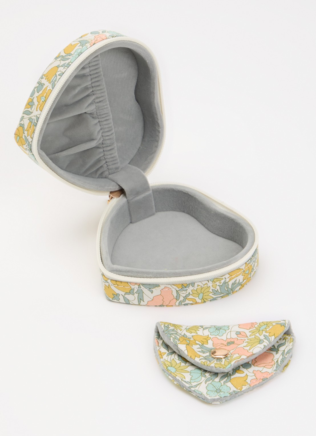 Bon Dep Sieradendoos met bloemenprint en uitneembaar etui - voorkant 2 gebroken wit
