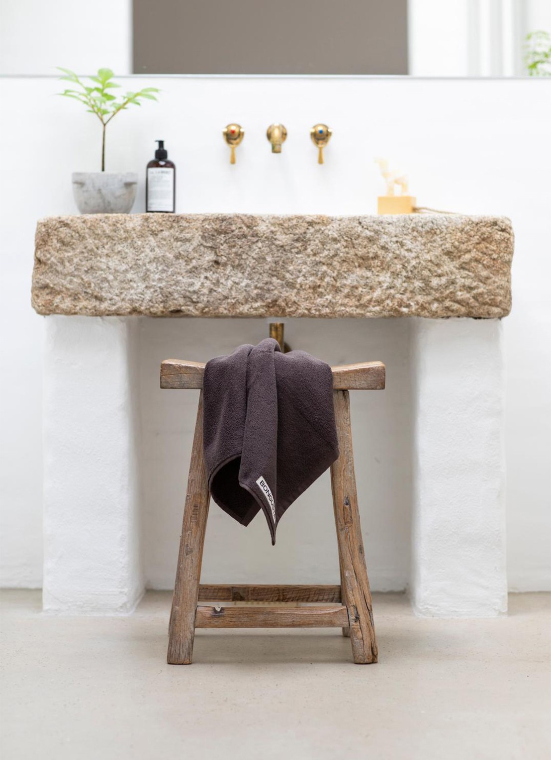 Bongusta Naram badhanddoek - 600 gr/m2 - 50 x 80 cm - detail donkerbruin