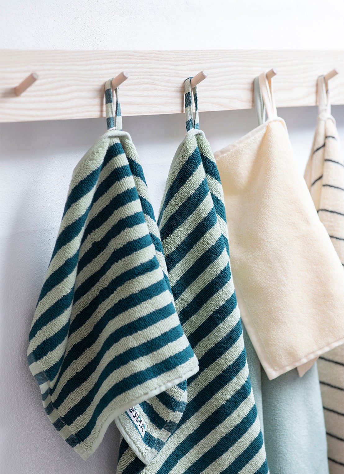 Bongusta Naram badhanddoek - 600 gr/m2 - 70 x 140 cm - detail 4 donkergroen