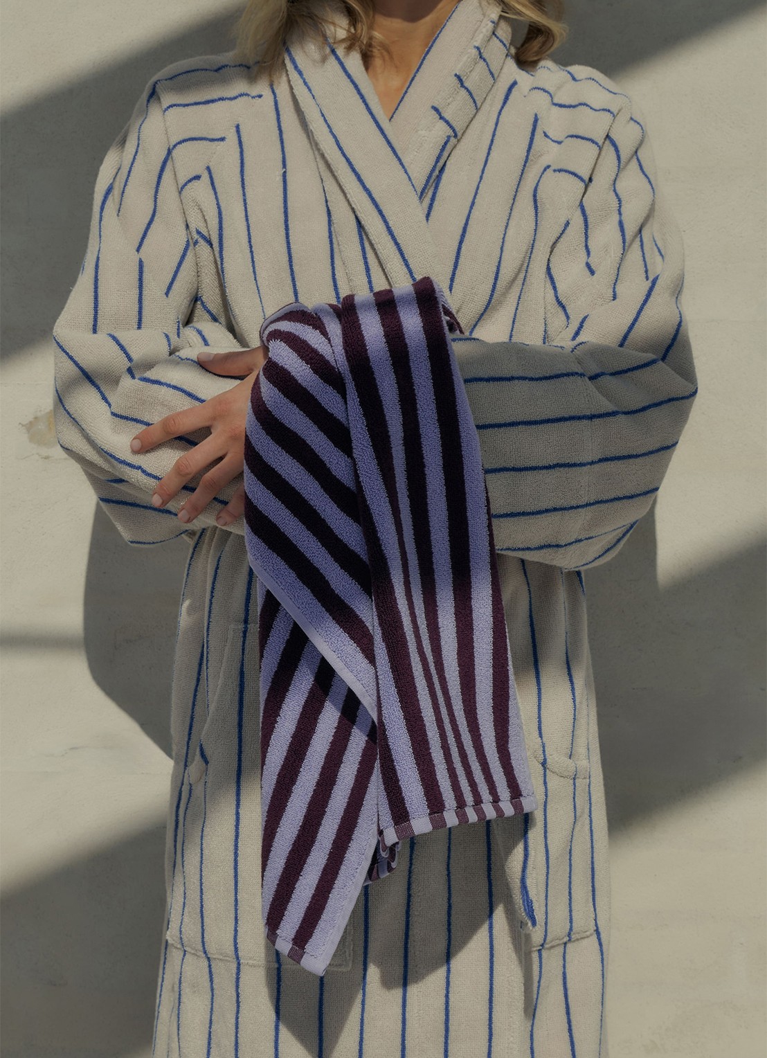 Bongusta Naram badjas met streepprint - detail 3 donkerbeige
