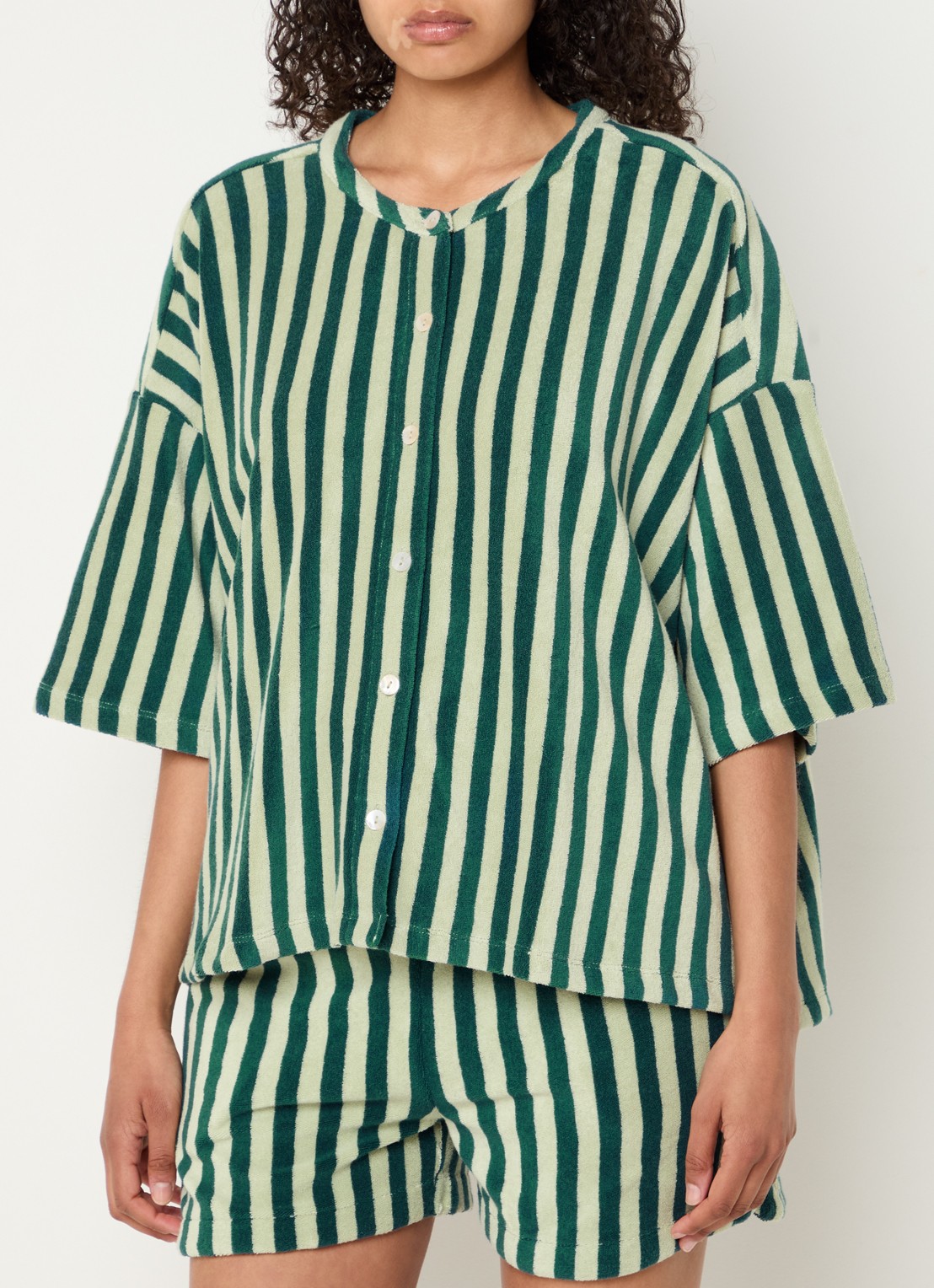 Bongusta Naram oversized blouse van badstof met streepprint - detail 4 lindegroen