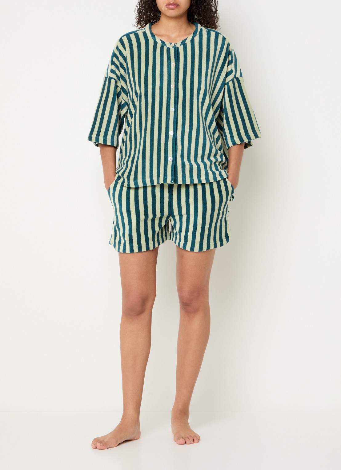 Bongusta Naram oversized blouse van badstof met streepprint - voorkant 2 lindegroen
