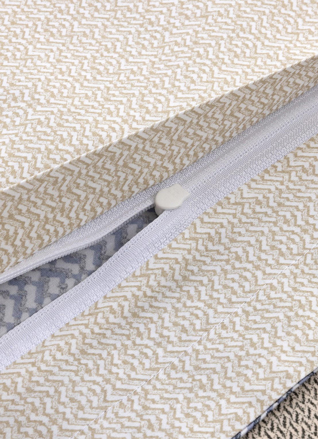 BOSS Alvorada kussensloop - achterkant beige