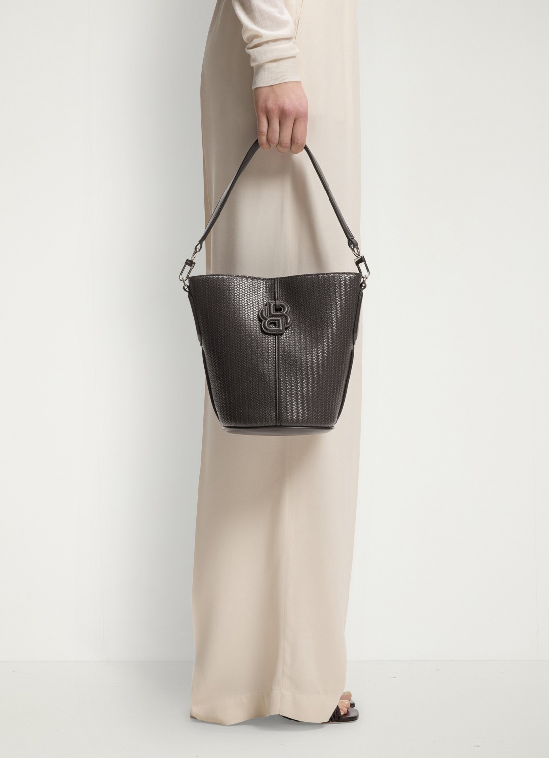 BOSS Anett schoudertas met logo - voorkant 6 dark brown-207 / bruin
