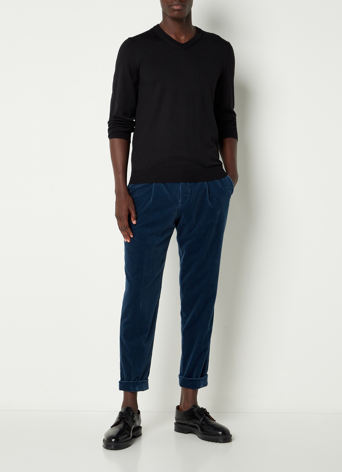 BOSS Baram fijngebreide pullover van scheerwol met V-hals - voorkant 4 zwart