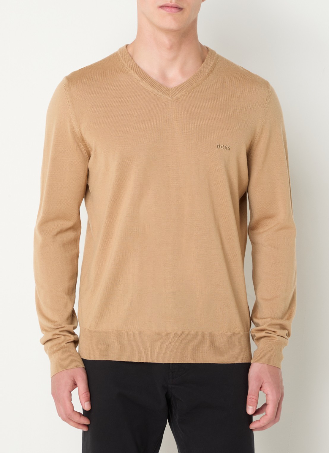 BOSS Baram fijngebreide pullover van scheerwol met V-hals - detail camel