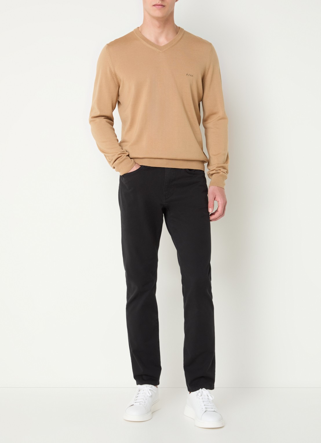 BOSS Baram fijngebreide pullover van scheerwol met V-hals - voorkant 5 camel