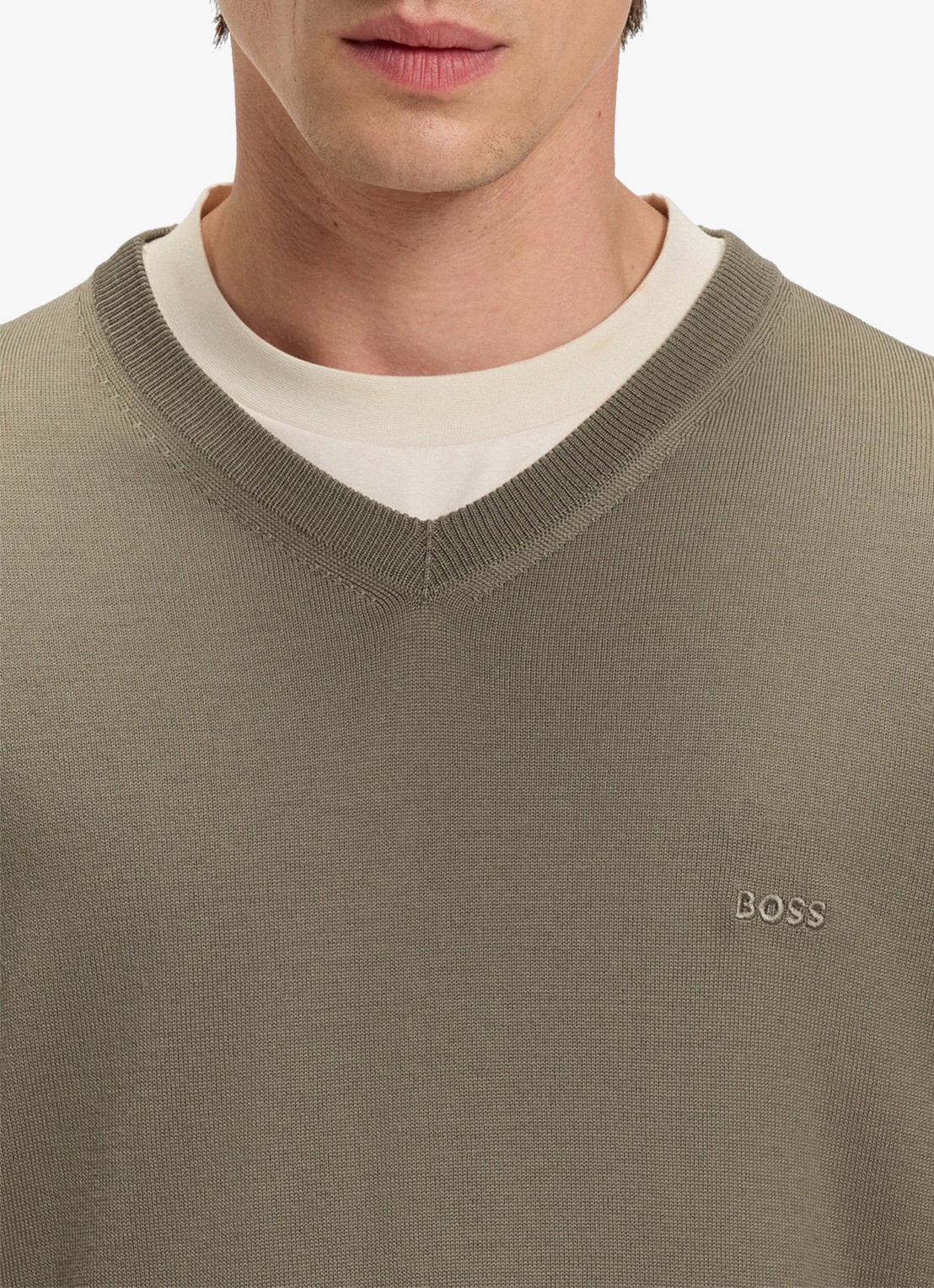 BOSS Baram fijngebreide pullover van scheerwol met V-hals - detail 2 lichtbruin