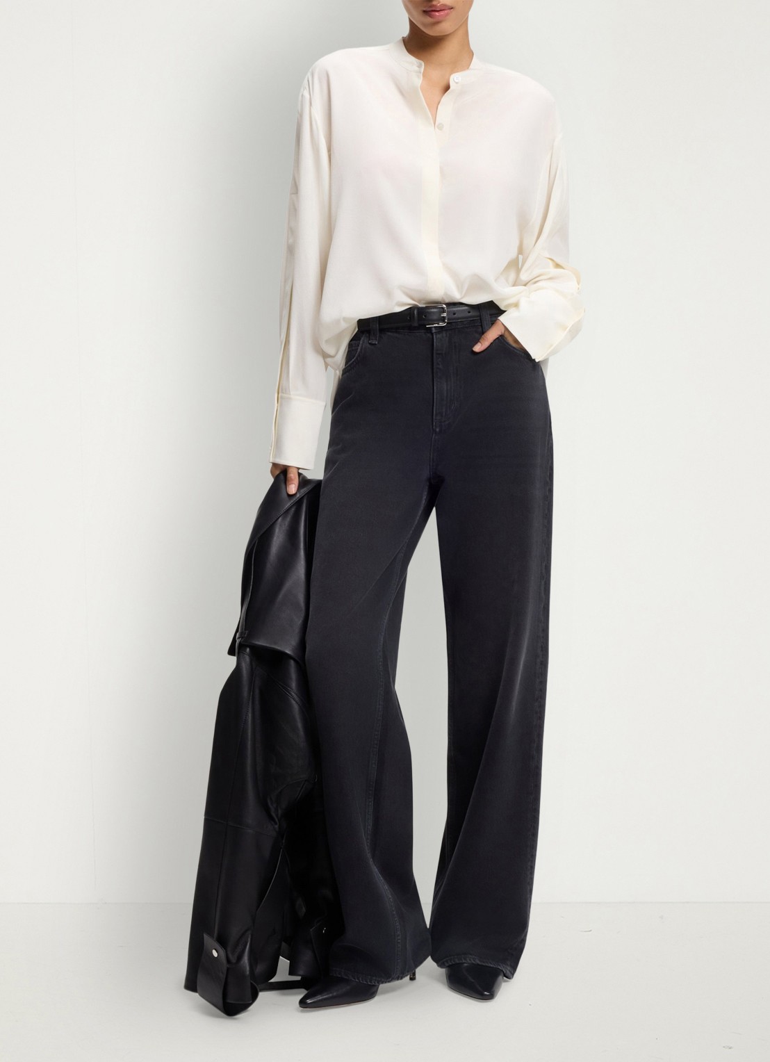 BOSS Blouse van zijde met ronde hals - voorkant 6 creme