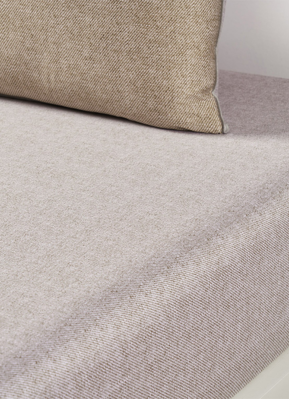 BOSS Carlow hoeslaken van katoensatijn 300TC - voorkant 3 beige