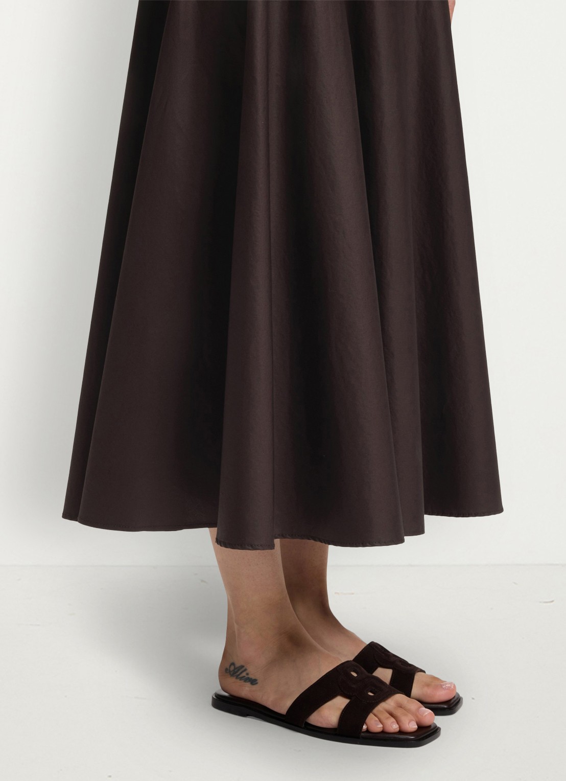BOSS Charlize slipper van suède met logo - voorkant 6 dark brown-207 / bruin