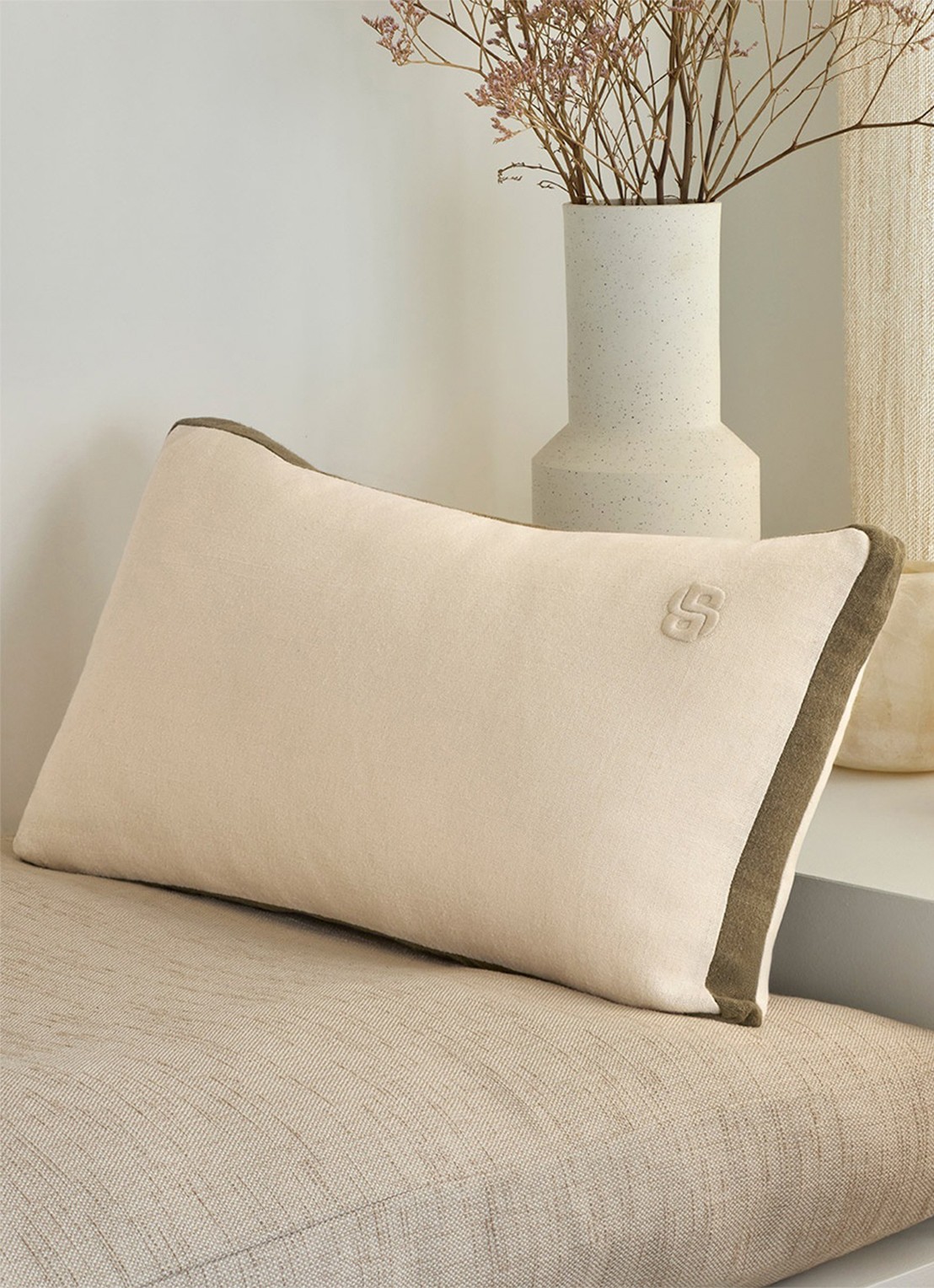 BOSS Clayton sierkussenhoes van linnen 31 x 55 cm - voorkant 4 wit