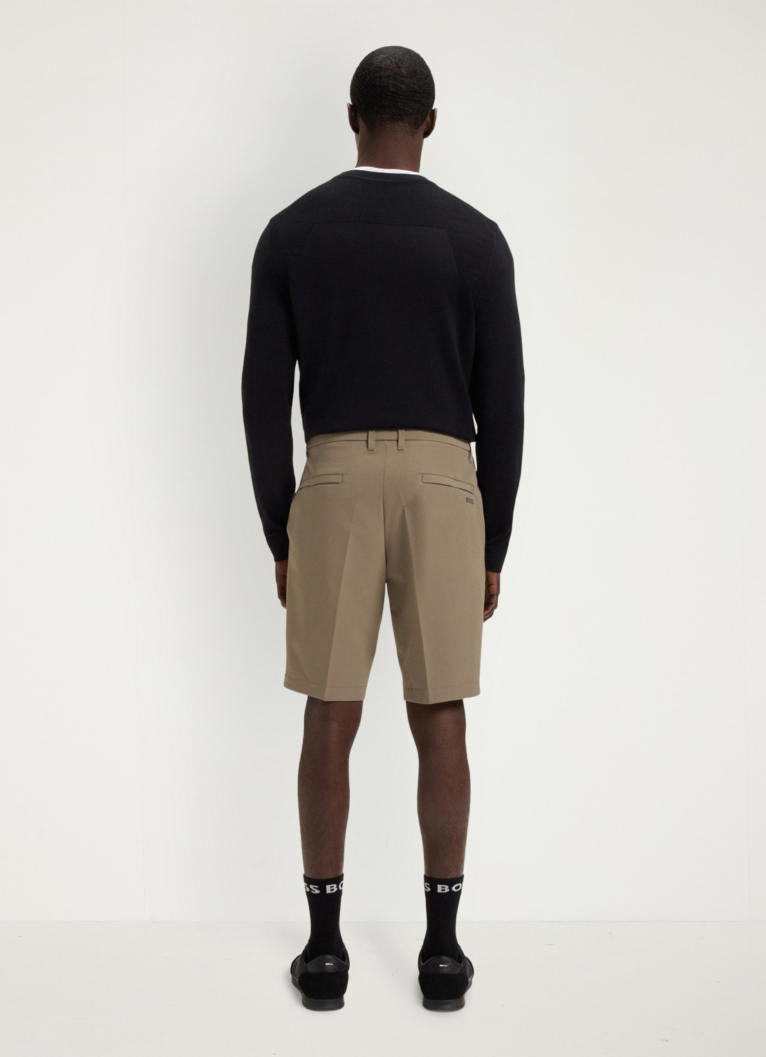 BOSS Commuter loose fit korte broek met steekzakken - achterkant 6 donkerbeige