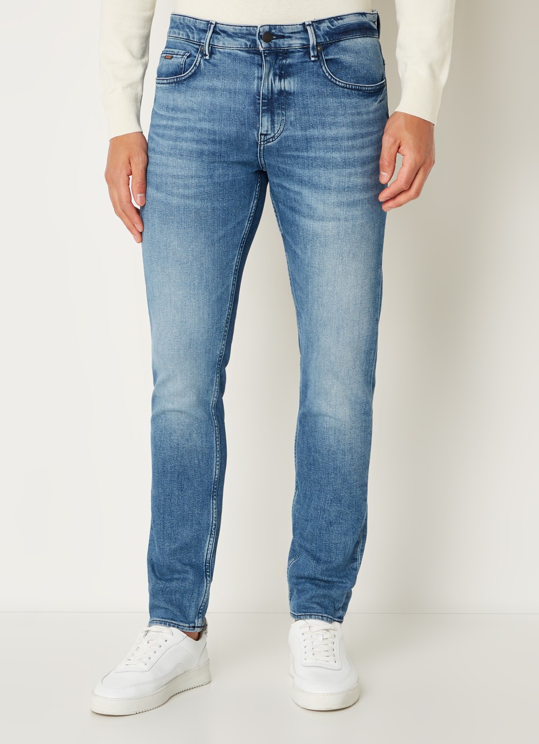 BOSS Delano slim tapered jeans met medium wassing - detail 4 indigo
