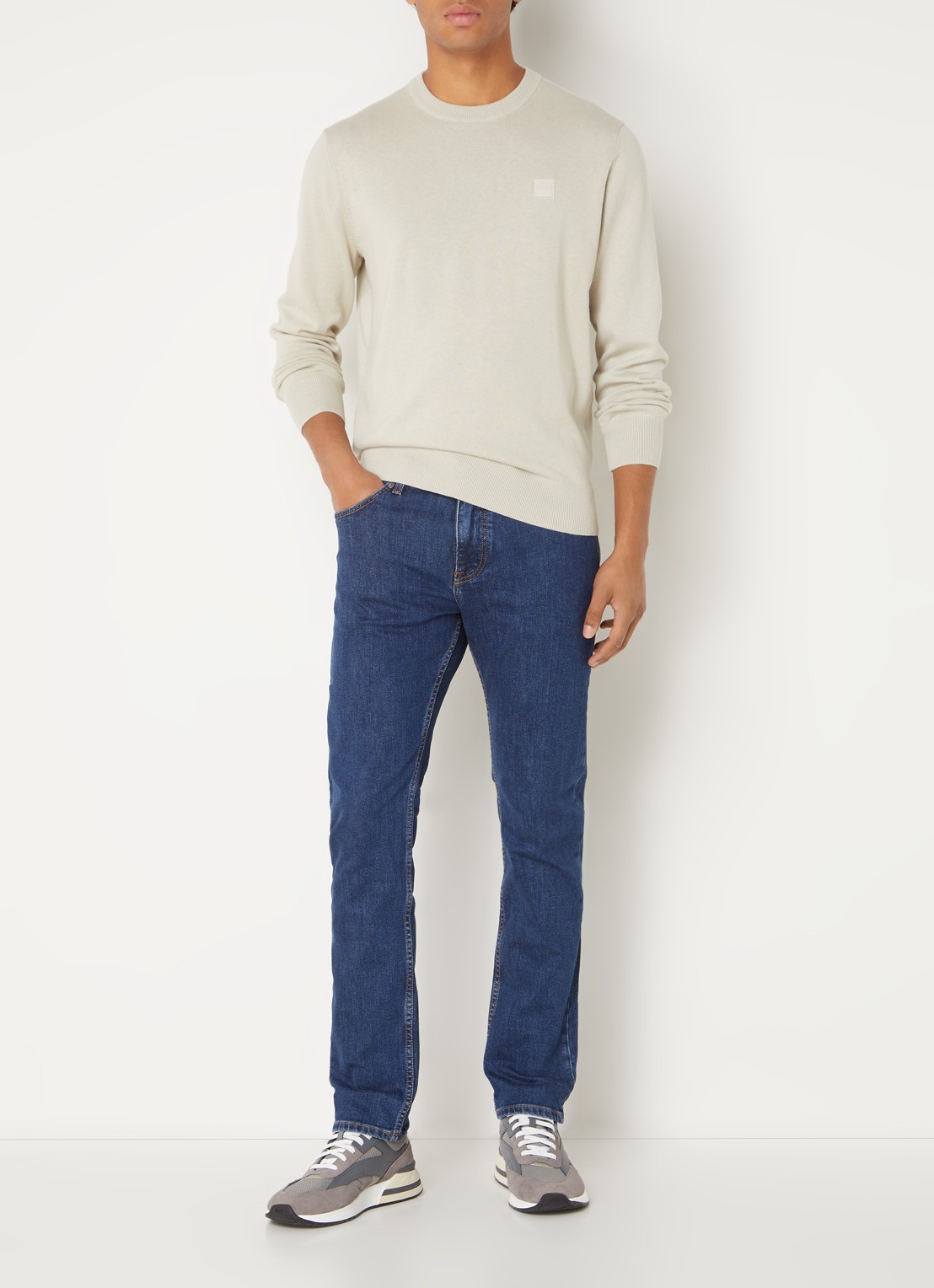BOSS Delaware slim fit jeans met donkere wassing - voorkant 4 indigo