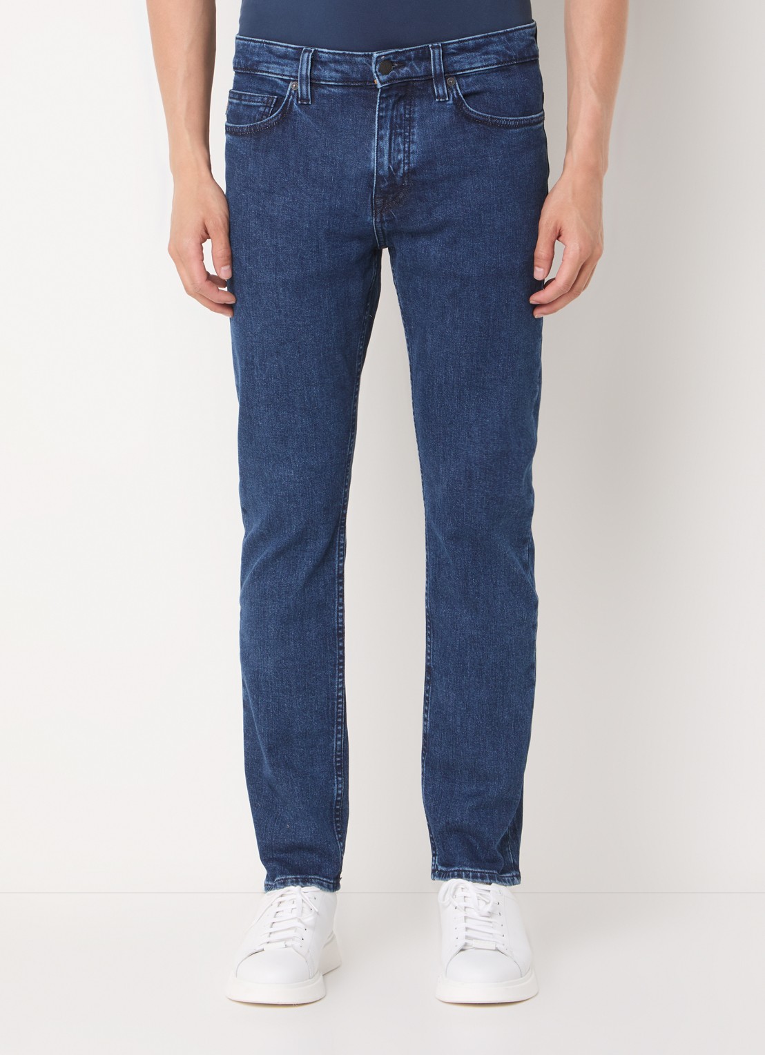 BOSS Delaware slim fit jeans met donkere wassing - detail indigo