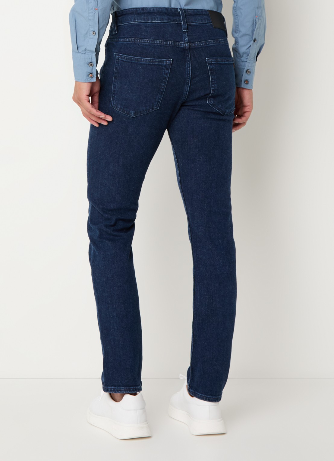 BOSS Delaware slim fit jeans met donkere wassing - achterkant 3 indigo
