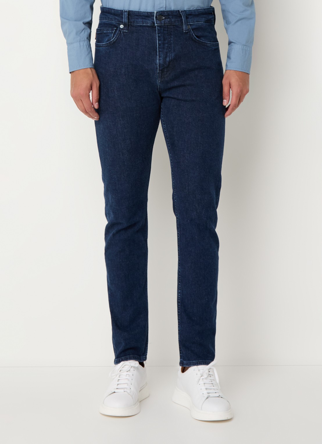 BOSS Delaware slim fit jeans met donkere wassing - detail indigo