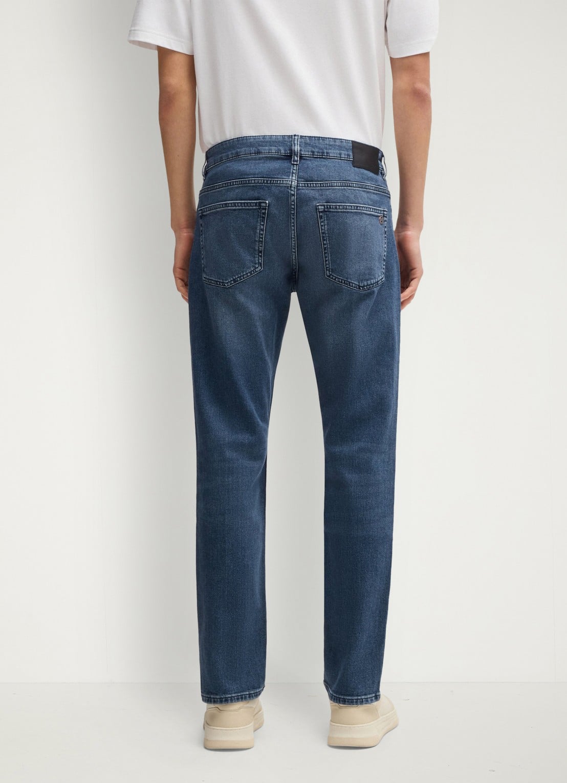 BOSS Delaware slim fit jeans met lichte wassing - detail 4 indigo
