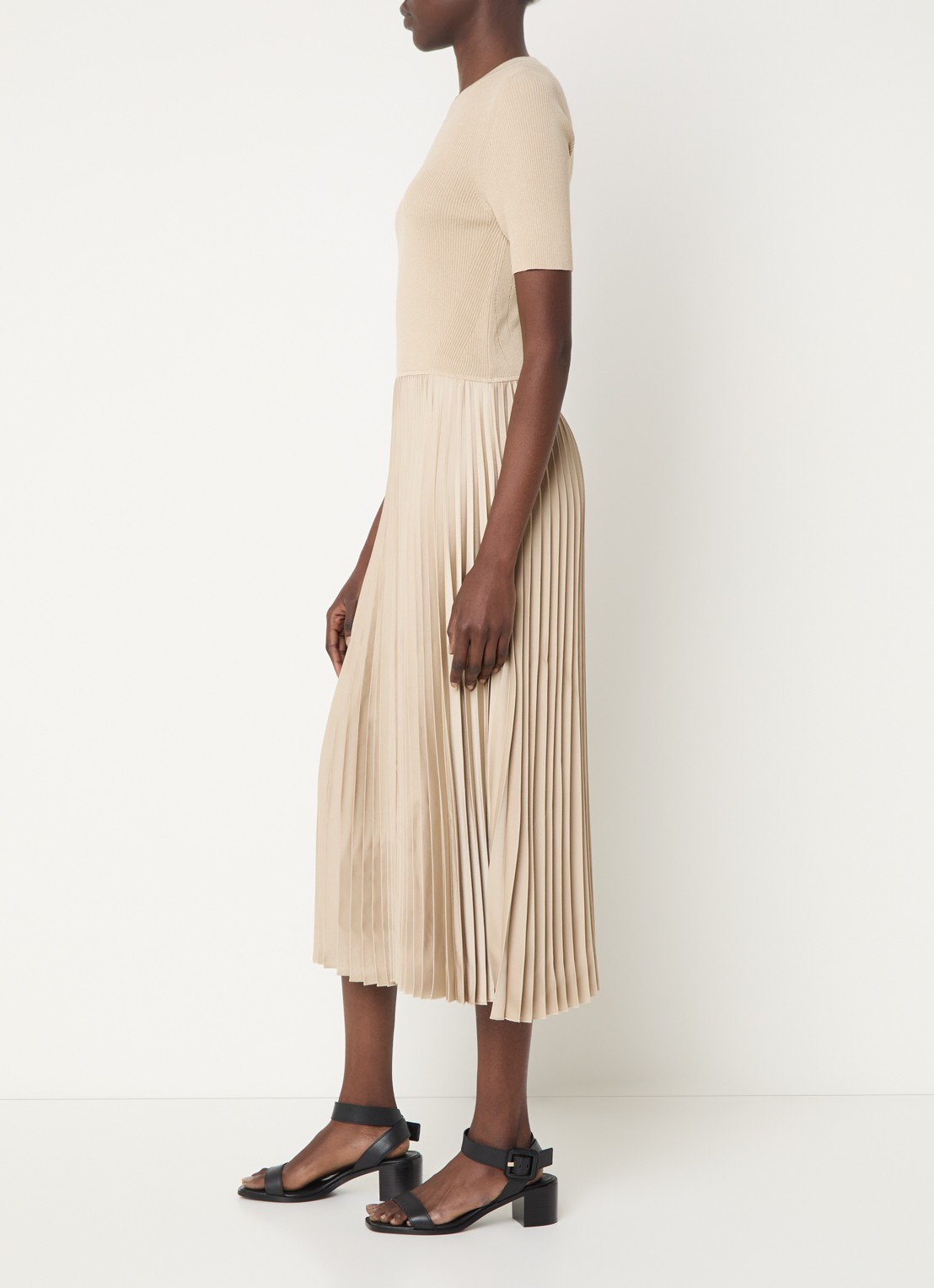 BOSS Fadridi ribgebreide midi jurk met plissé - voorkant 3 beige
