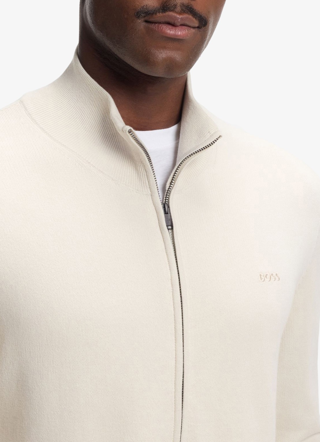 BOSS Fijngebreid vest met logo - detail 3 creme