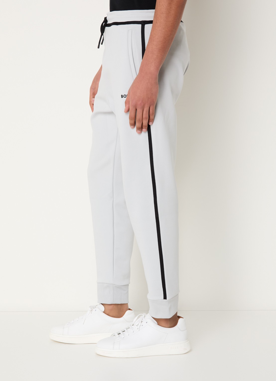 BOSS Hadiko Tape tapered fit joggingbroek met steekzakken - detail 3 lichtgrijs